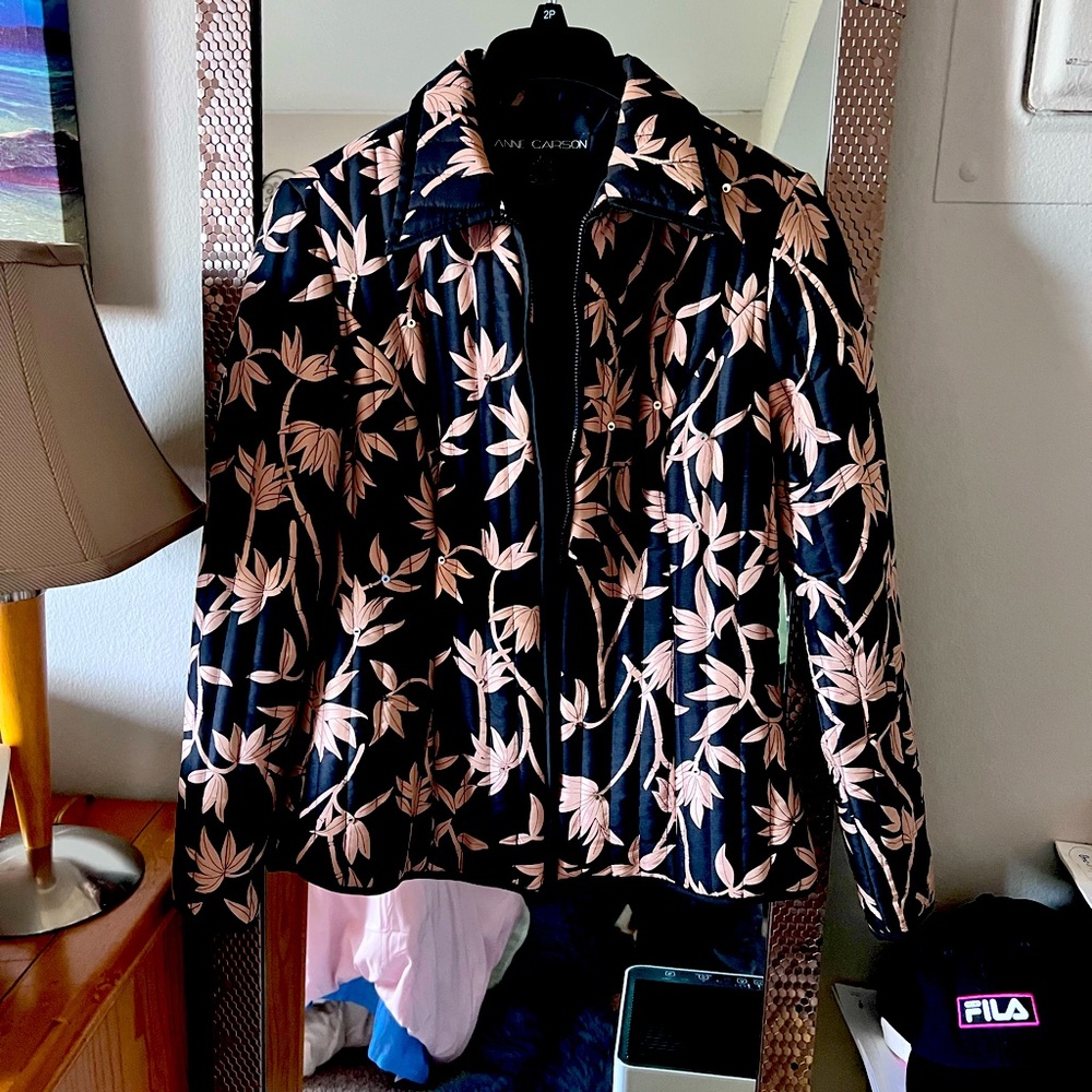 ❤️ANN CARSON QUILTED FULL ZIP BLACK AND CREAM FLORAL JACKET❤️